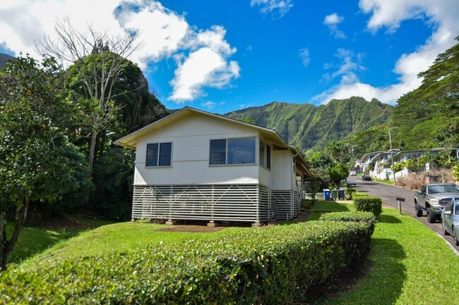 Building Photo - House in Kahaluu with breathtaking views!