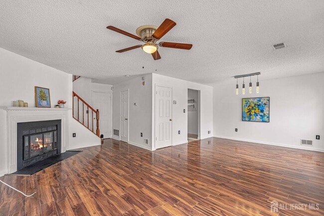 Photo - 115 Albury Way