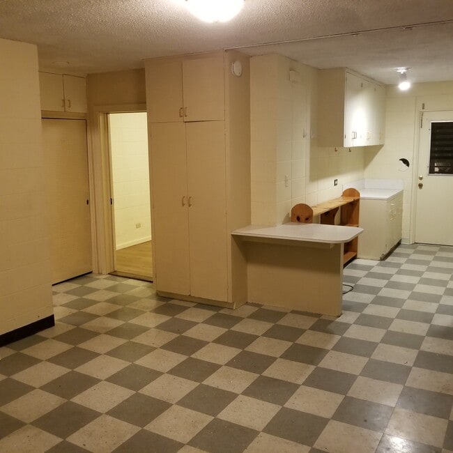 Building Photo - xx48 Lunalilo St