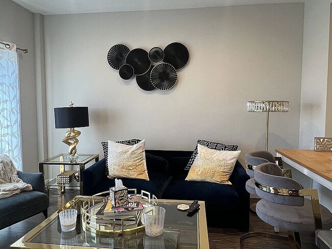 Photo - 1-Bedroom Retreat with Granite Finishes in... Apartamento