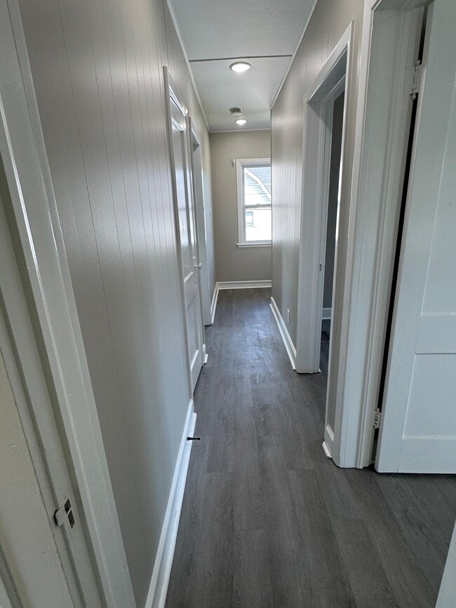 Photo - 445 W 25th St