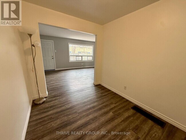 Photo - 161 Toulon Crescent