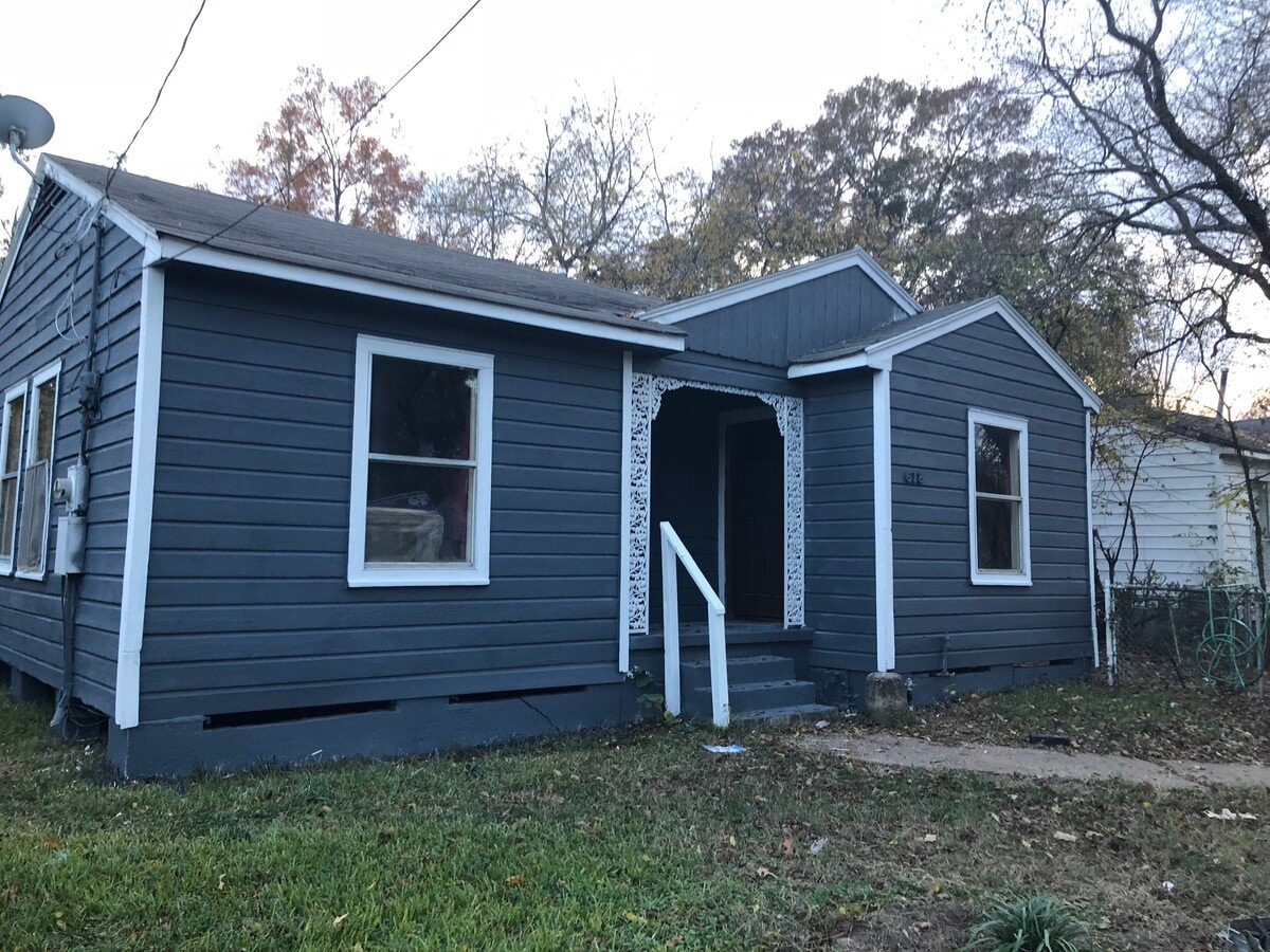 Photo - 618 W 75th St