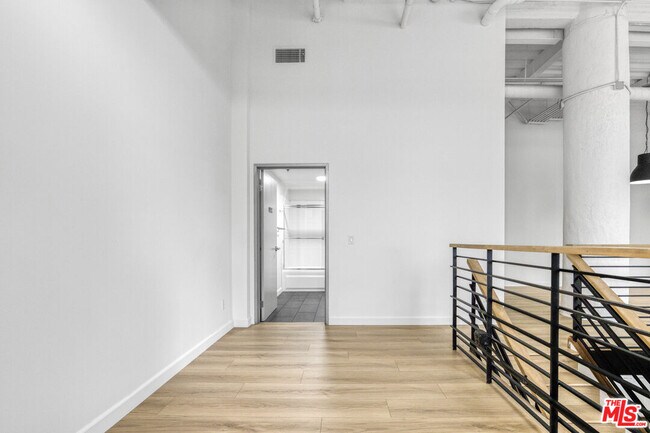 Photo - 330 W 11th St Unit 107