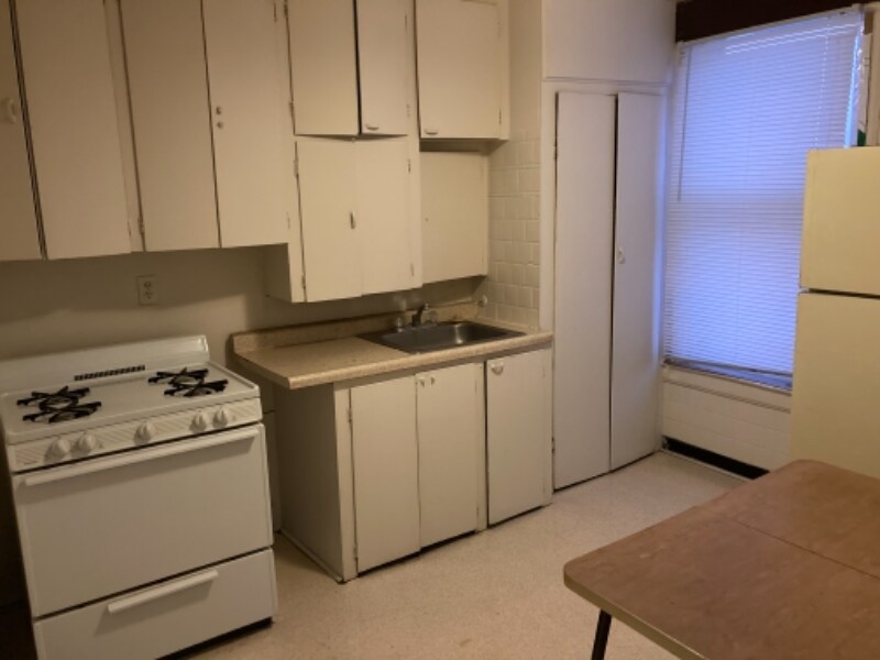 Photo - 3435 W Kilbourn Ave Apartment