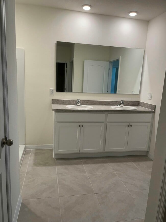 3204 Silas Dr