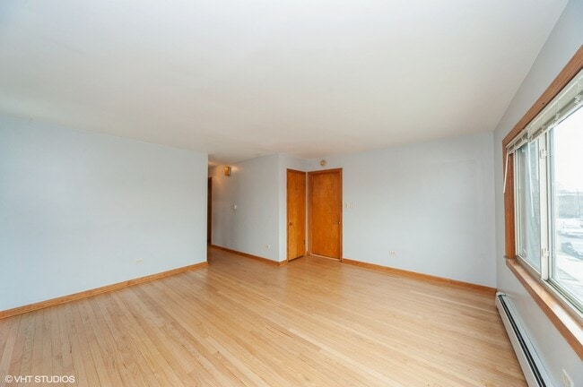 Photo - 3700 N Harlem Ave Unidad 2