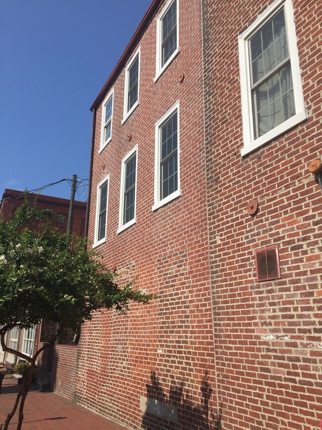 1731 E Main St Unit 01