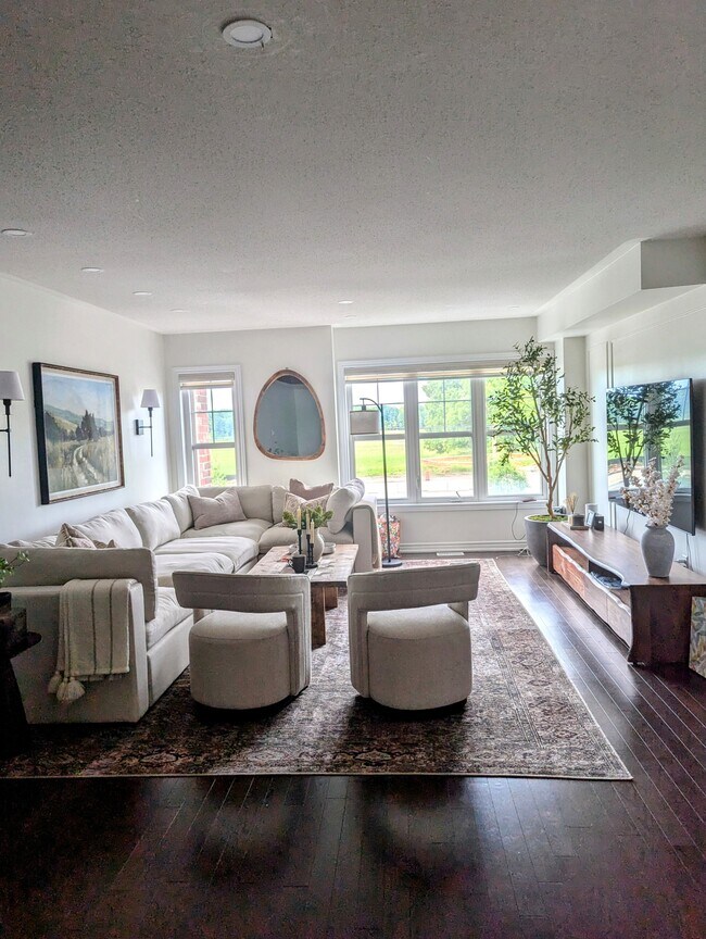 Photo - 57 Padbury Trl