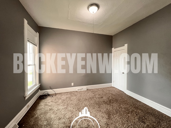 Photo - 660 E Broadway St