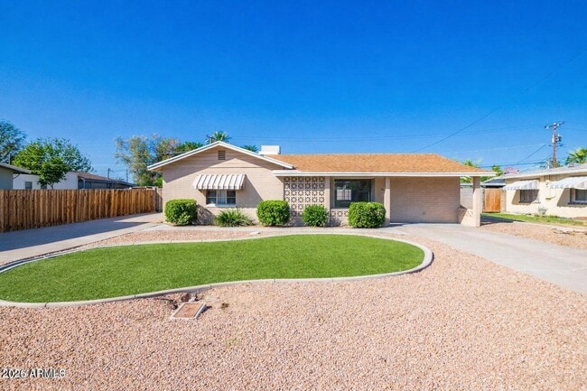 Building Photo - 4016 E Indianola Ave