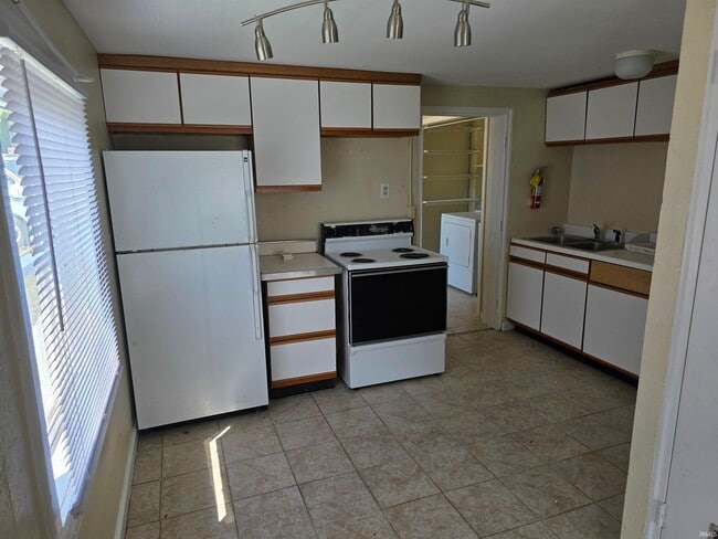 Photo - 2301 E 5th St