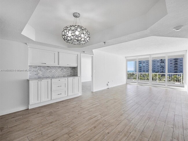 Building Photo - 9341 Collins Ave Unit 405 Rental