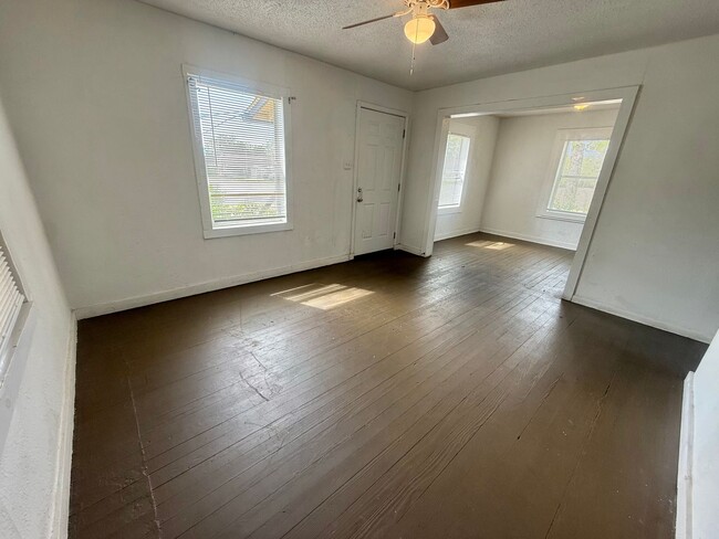 Photo - 1108 S Lyons Ave