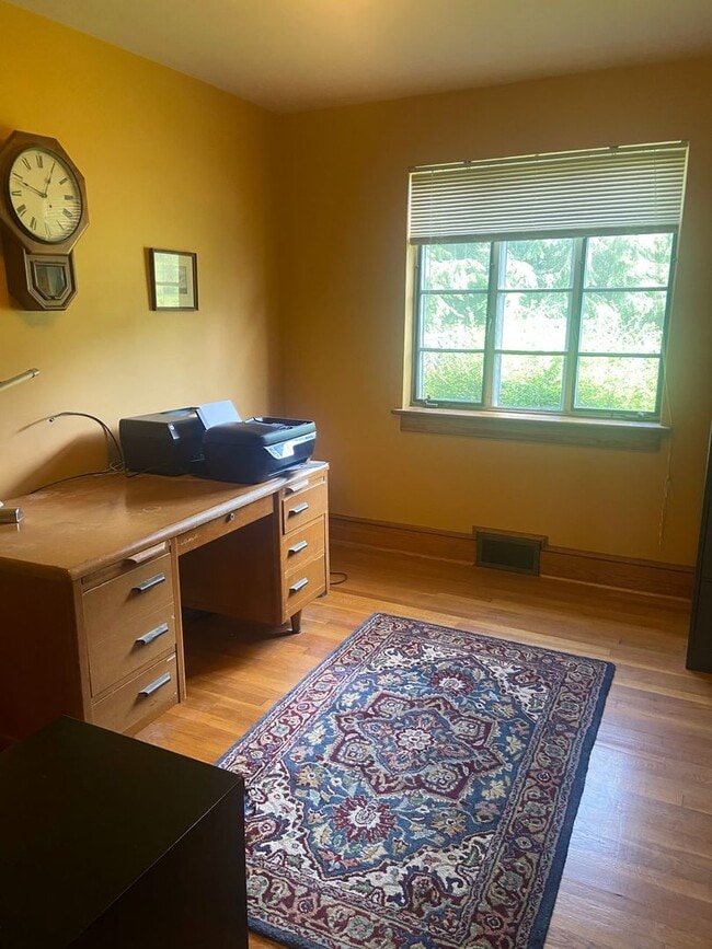 Photo - Beautiful 3 Bedroom / 2 Bathroom Home – Ma...