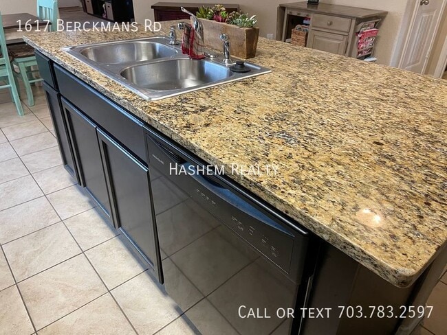 Photo - 1617 Berckmans Rd