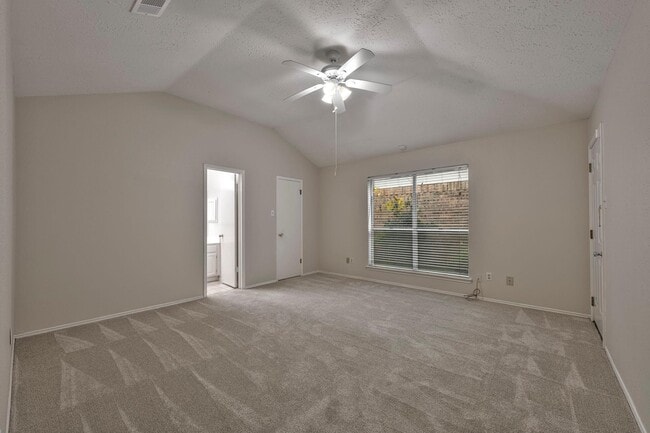 Photo - 2011 Creek Valley Ln