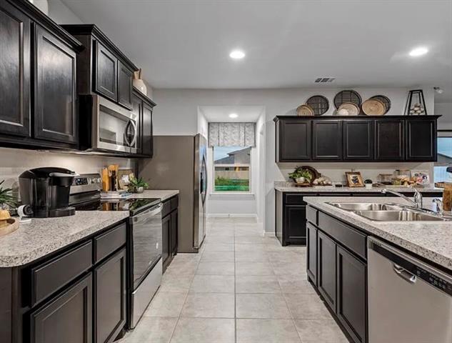 Photo - 620 W 1st St