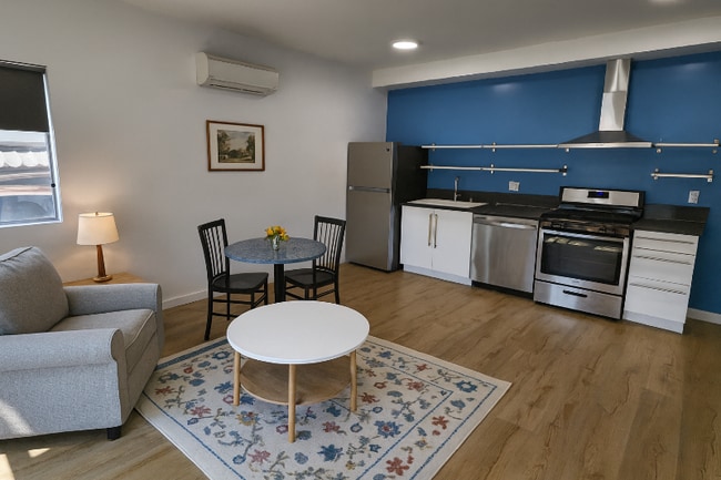 Photo - 2103 S Harcourt Ave Unit 1