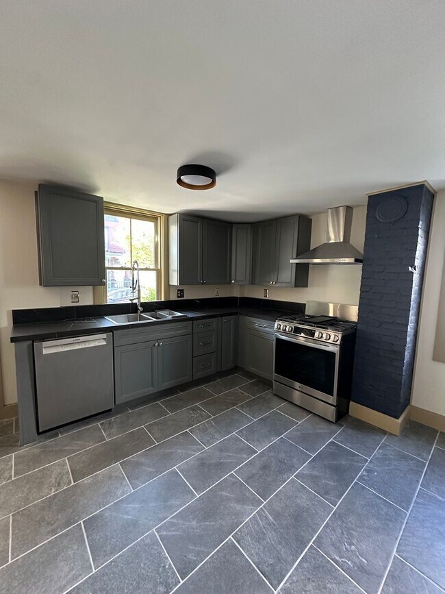 Photo - Dear Lover, LLC Unidad 15 South Maple