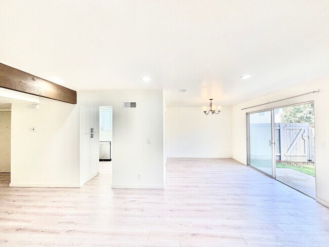 Photo - Exceptional Harbor Lights End Unit Condo |...