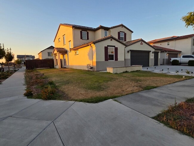 Photo - 705 Skansen St