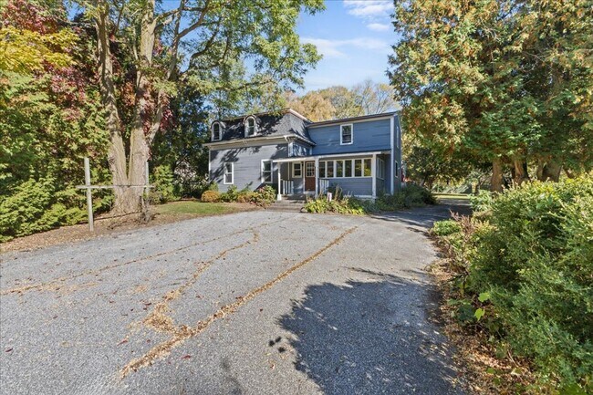 Photo - Well-Cared for historic beauty in private ...