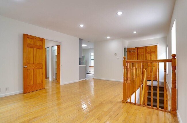 Photo - 108 Hutton St Unit 2nd Fl