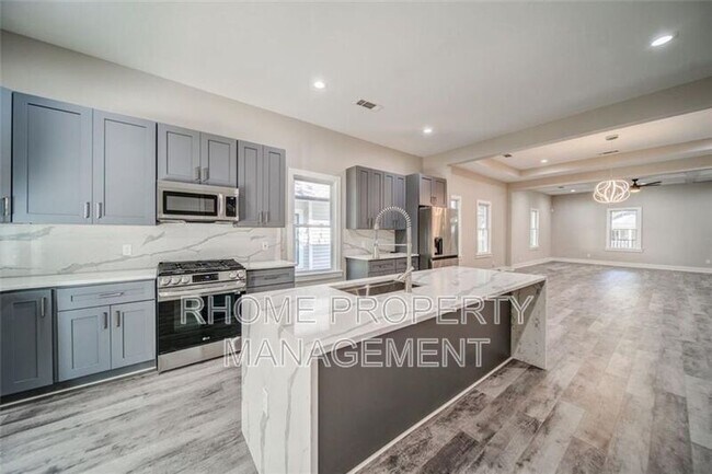 1058 White Oak Ave SW