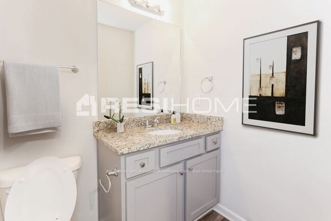 Photo - "LIMITED TIME OFFER: Get 1 month FREE RENT...