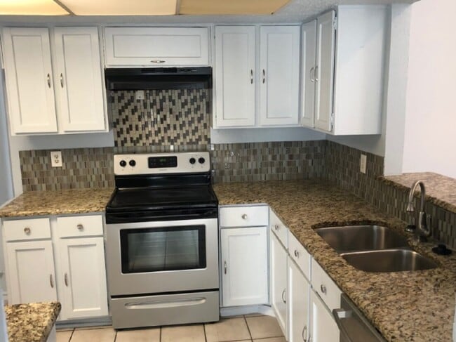 Photo - 2207 Heritage Cir