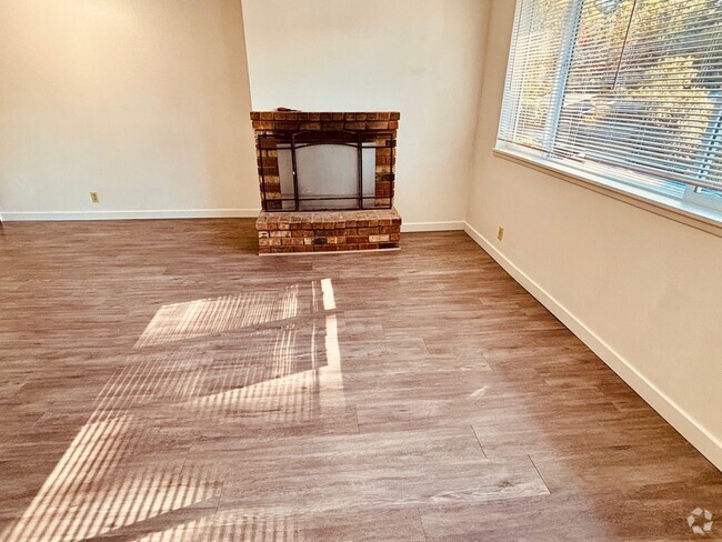 Building Photo - 630-636 Ratcliff Dr SE Unit 632 Ratcliff Dr Rental