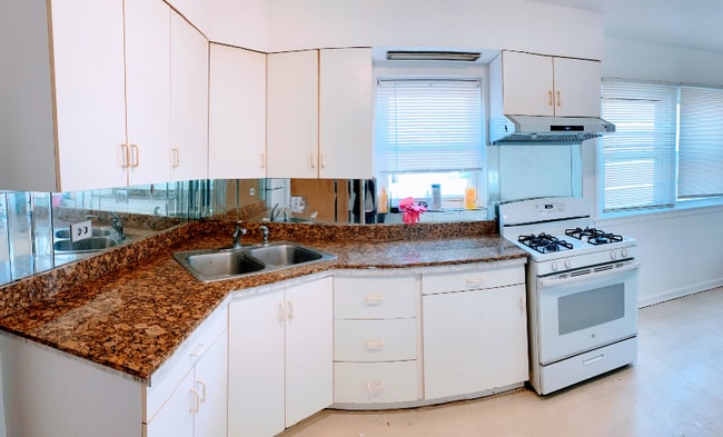 Photo - 6623 N California Ave Unidad 2