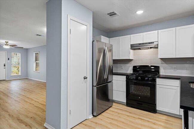 Photo - 8706 Dandelion Trail