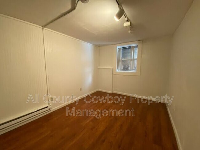 Photo - 566 N 9th St