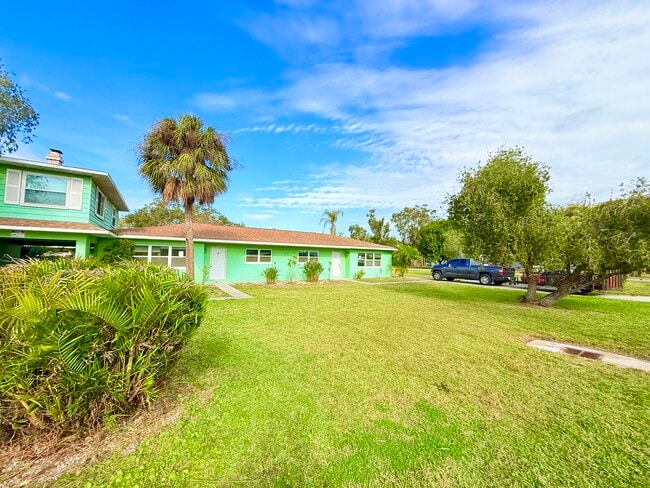 Building Photo - 7000 Hibiscus Ave S. Unit 3