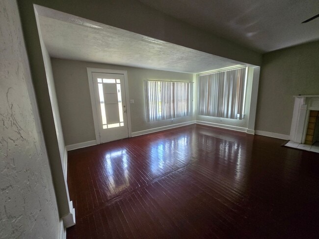 Photo - AVAILABLE NOW - Charming 3 Bed / 2 Bath Ho...