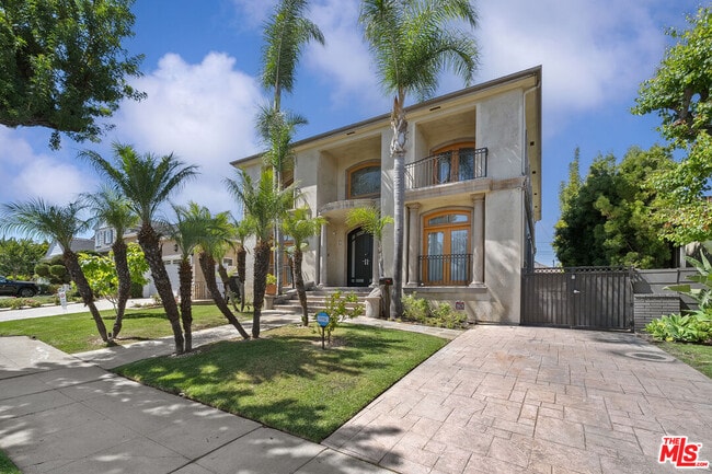 Building Photo - 9033 Cresta Dr