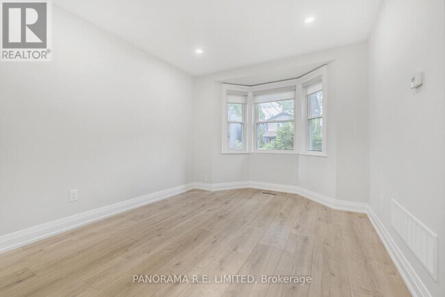 Photo - 140 Wolfrey Ave