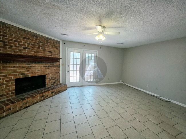 Photo - 1495 Bentley Ln SE