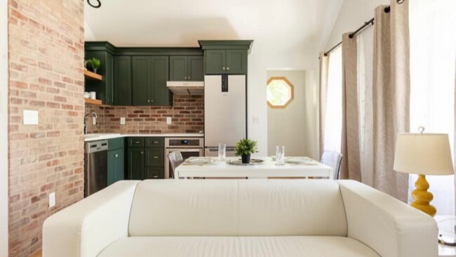 Photo - 7 Cushing Dr Unidad Luxury Loft