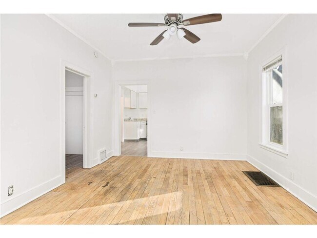 Photo - 32 Douglas St Unit Lower