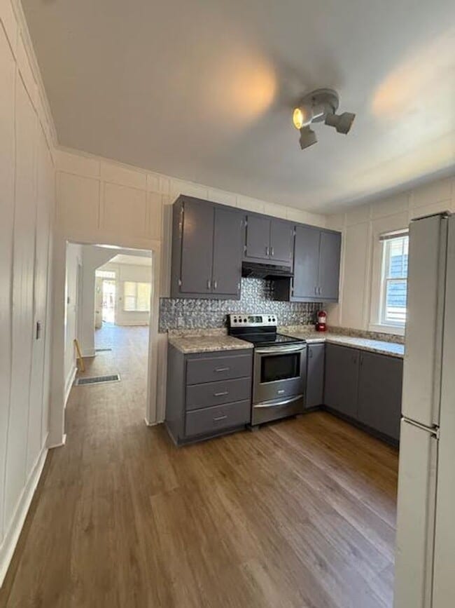 Photo - Charming Cottage in the trendy downtown area near Greenfield Lake Park