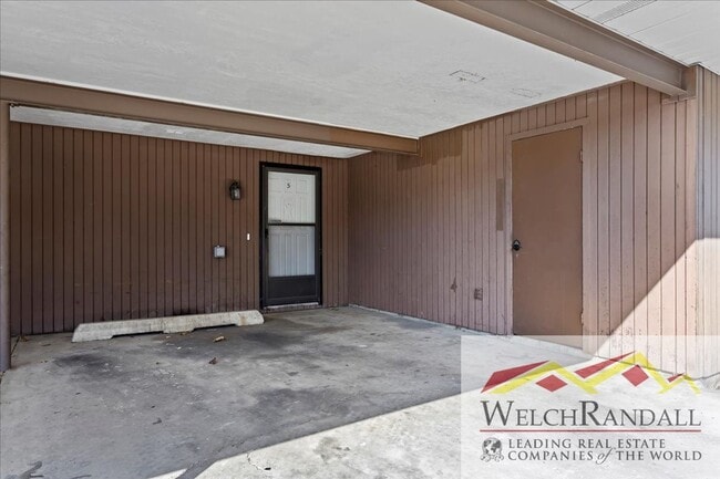 Photo - Recently Remodeled, Spacious 1 Bedroom Condo Unidad 5