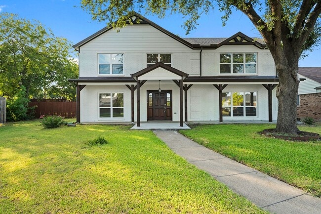 Building Photo - Recently Renovated 4-bed 2.5-bath 2-living areas in Garland's highly desirable Country Brook Subd...