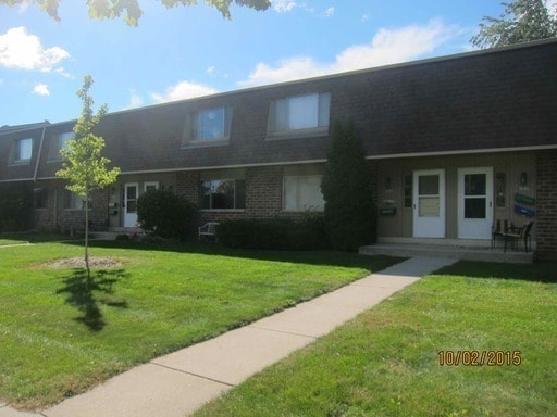 Building Photo - Grafton 3 Bedroom 2.5 bath Town Home