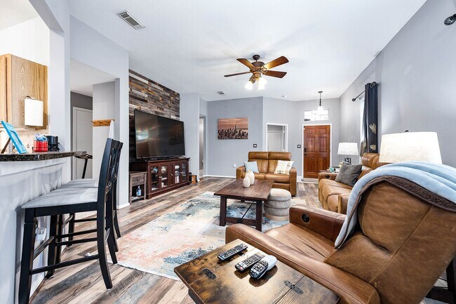 Photo - 739 Apple Blossom Dr