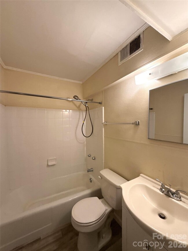 Photo - 2126 E 7th St Unit 102