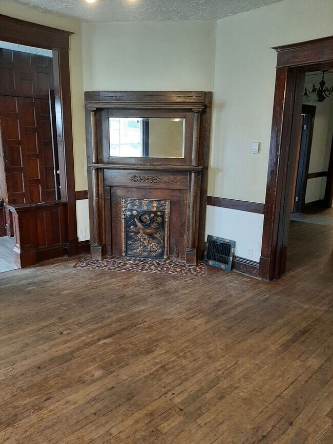 Photo - (1614 8th Ave)