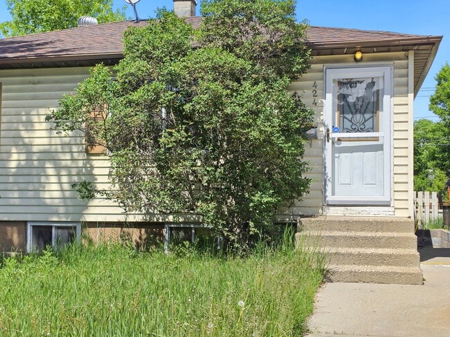 Photo - 424-432 32 Ave NW